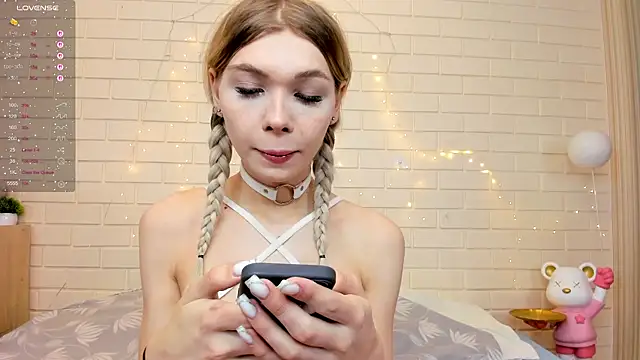 Snapshot of Blondy_Fina chatting on February 2026 04:42:01 AM Blondy Fina online show from February 2026 04:42:01 AM