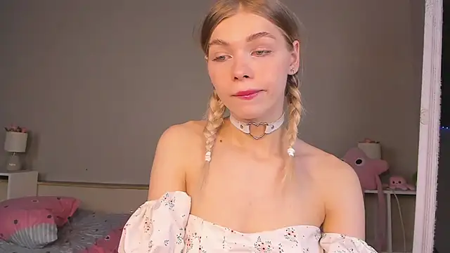 Snapshot of Blondy_Fina chatting on June 2026 05:19:02 AM Blondy Fina online show from June 2026 05:19:02 AM