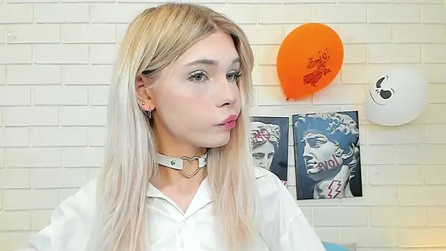 Snapshot of Blondy_Fina chatting on November 2025 05:00:02 AM Blondy Fina online show from November 2025 05:00:02 AM