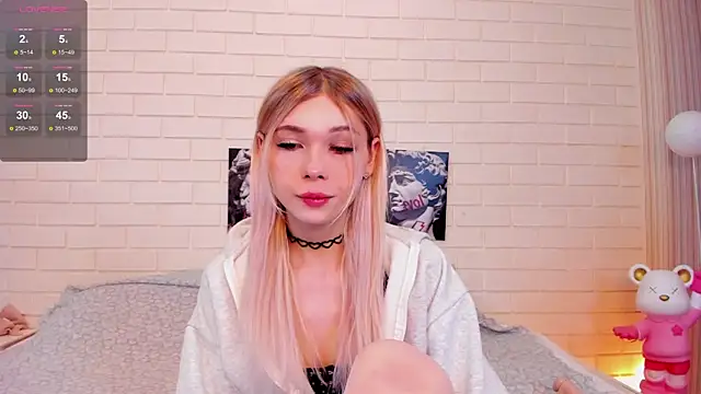 Snapshot of Blondy_Fina chatting on December 2025 04:13:02 AM Blondy Fina online show from December 2025 04:13:02 AM