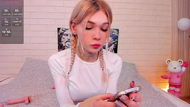 Snapshot of Blondy_Fina chatting on December 2025 04:14:01 AM Blondy Fina online show from December 2025 04:14:01 AM