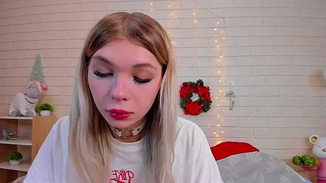 Snapshot of Blondy_Fina chatting on February 2026 04:42:02 AM Blondy Fina online show from February 2026 04:42:02 AM