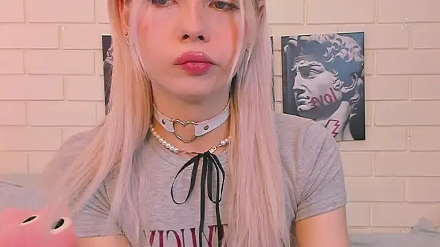 Snapshot of Blondy_Fina chatting on October 2025 04:44:01 AM Blondy Fina online show from October 2025 04:44:01 AM