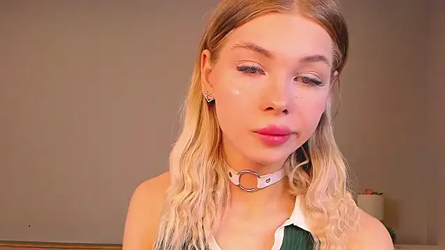 Blondy Fina online show from May 2026 06:35:02 AM