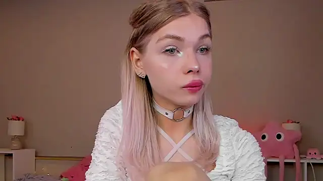 Blondy Fina online show from May 2026 04:40:02 AM