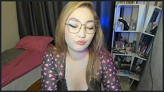 lyra x online show from November 2025 10:32:01 PM