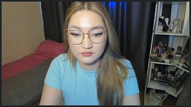 lyra x online show from December 2025 03:07:01 AM