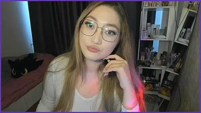 lyra x online show from October 2025 04:57:02 AM