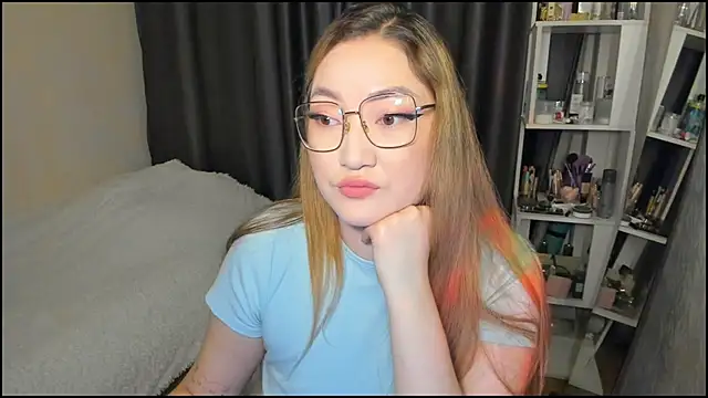 lyra x online show from February 2026 07:32:02 PM