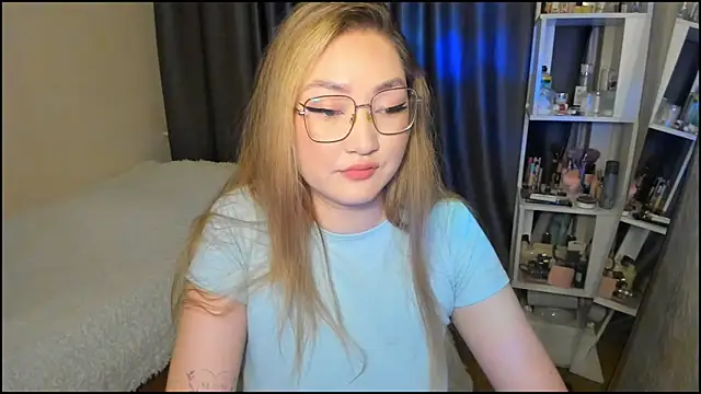 lyra x online show from February 2026 01:41:02 PM