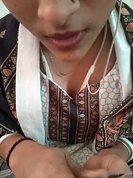 Neha Tyagi online show from November 2025 05:08:01 AM