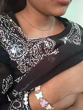 Neha Tyagi online show from October 2025 05:17:02 AM