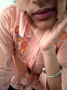 Neha Tyagi online show from October 2025 05:16:02 AM