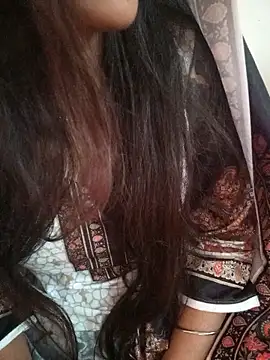 Neha Tyagi online show from November 2025 05:29:02 AM