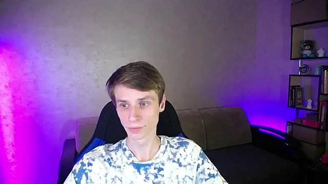 yes cute boy  online show from October 2025 08:50:01 PM