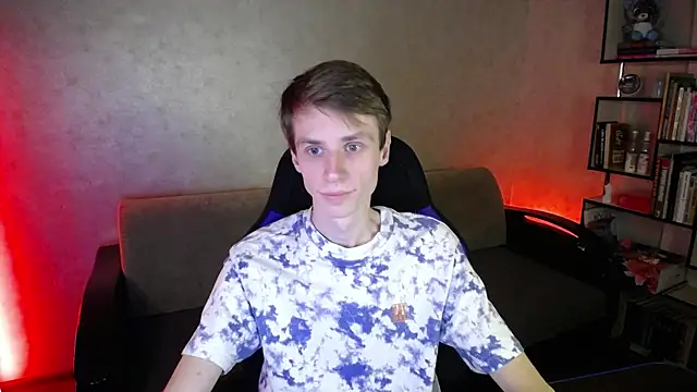 yes cute boy  online show from October 2025 06:12:02 PM