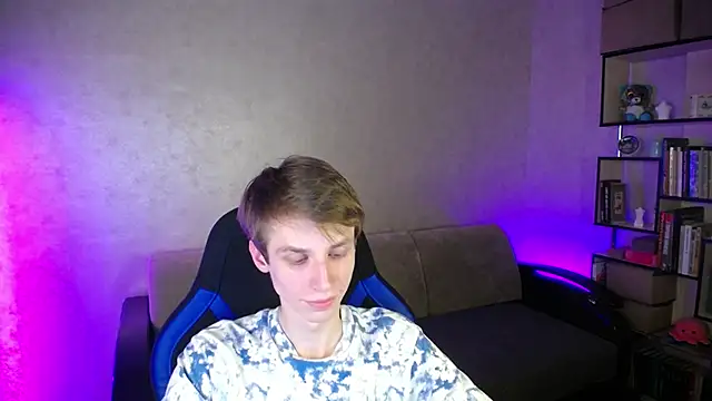 yes cute boy  online show from October 2025 08:32:01 PM