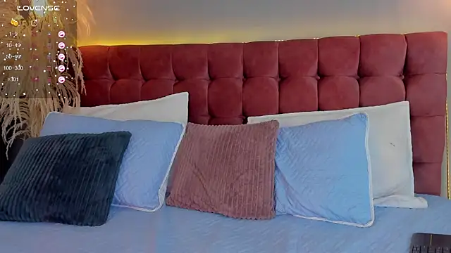 victoria decapri online show from November 2025 07:03:01 PM