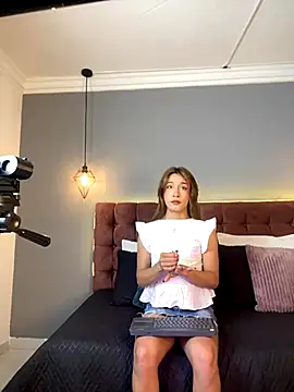 victoria decapri online show from September 2025 07:31:01 PM