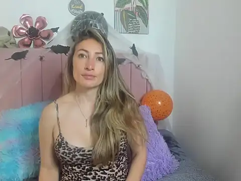 Tania xw online show from October 2025 01:41:01 PM