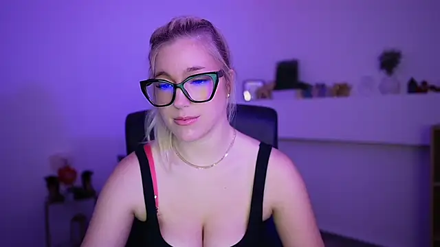 leokitty  online show from April 2026 01:37:01 PM