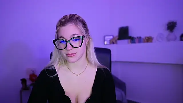 leokitty  online show from April 2026 01:05:02 PM