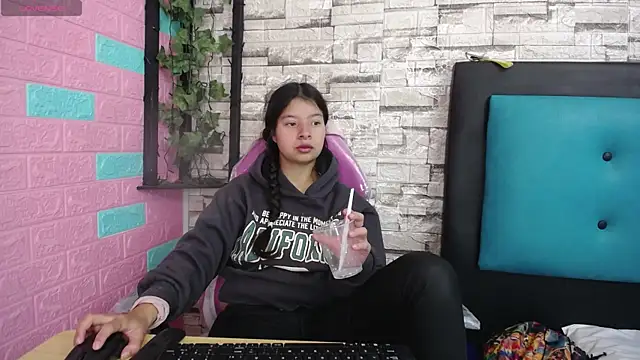 maily can online show from November 2025 01:11:01 PM