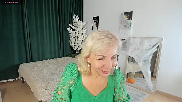 LiliaMoons online show from October 2025 09:52:02 AM