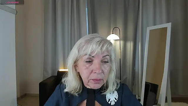 Snapshot of LiliaMoons chatting on September 2025 11:16:02 AM LiliaMoons online show from September 2025 11:16:02 AM