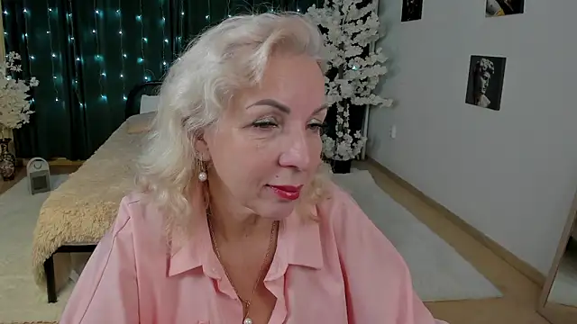 LiliaMoons online show from December 2025 09:48:02 AM