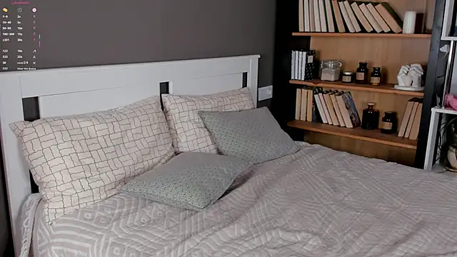 Snapshot of AlbertaClack chatting on November 2025 12:31:01 PM AlbertaClack online show from November 2025 12:31:01 PM