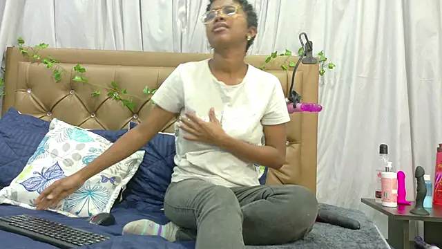 Snapshot of didoelizabeth chatting on September 2025 12:55:01 PM didoelizabeth online show from September 2025 12:55:01 PM