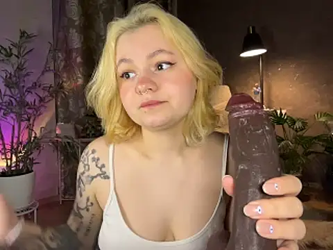 MoonIvy  online show from March 2026 06:22:02 PM