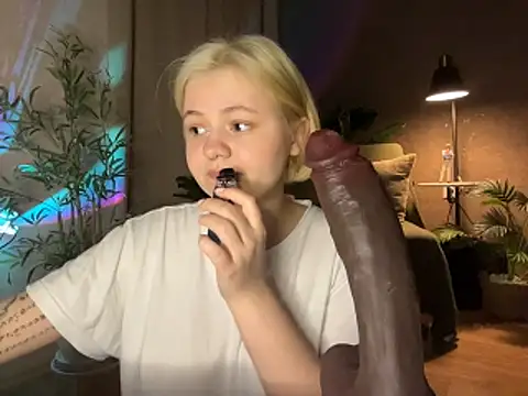 MoonIvy  online show from March 2026 07:48:02 PM