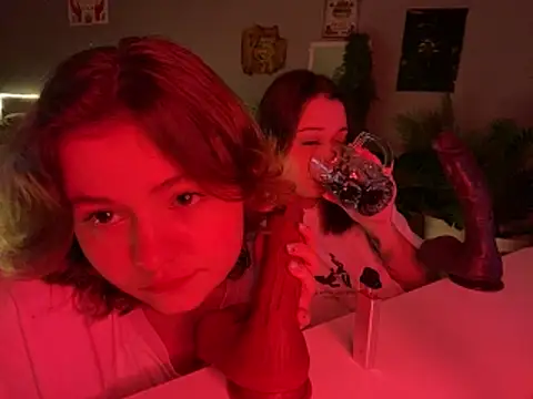 Snapshot of MoonIvy_ chatting on November 2025 05:28:01 PM MoonIvy online show from November 2025 05:28:01 PM