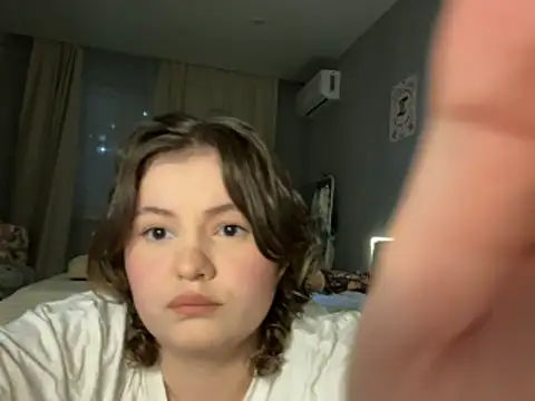 Snapshot of MoonIvy_ chatting on December 2025 05:23:01 PM MoonIvy online show from December 2025 05:23:01 PM