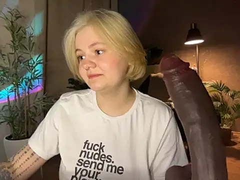 MoonIvy  online show from March 2026 07:51:01 PM