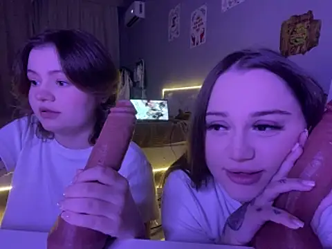 Snapshot of MoonIvy_ chatting on November 2025 06:19:02 PM MoonIvy online show from November 2025 06:19:02 PM