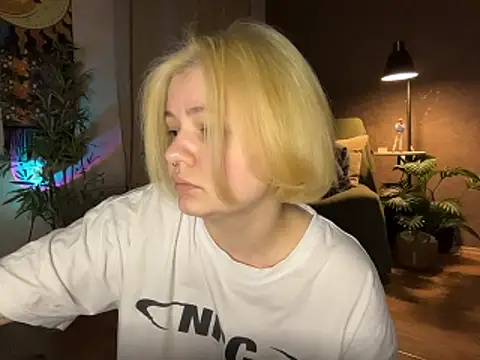 MoonIvy  online show from March 2026 06:31:02 PM