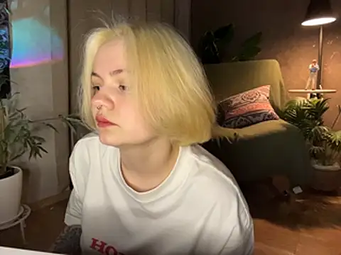 MoonIvy  online show from April 2026 07:06:02 PM