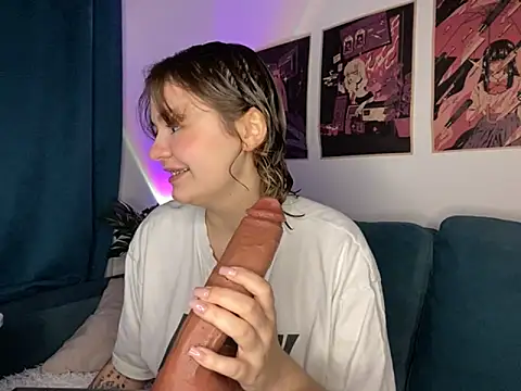 Snapshot of MoonIvy_ chatting on September 2025 05:05:01 PM MoonIvy online show from September 2025 05:05:01 PM