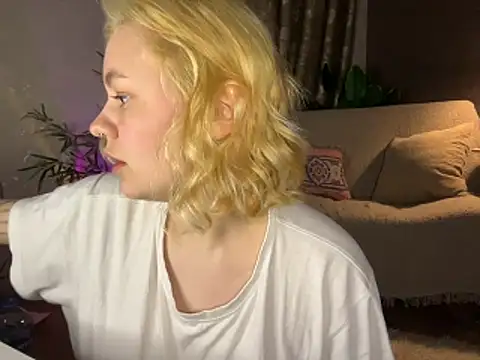 MoonIvy  online show from March 2026 07:10:02 PM