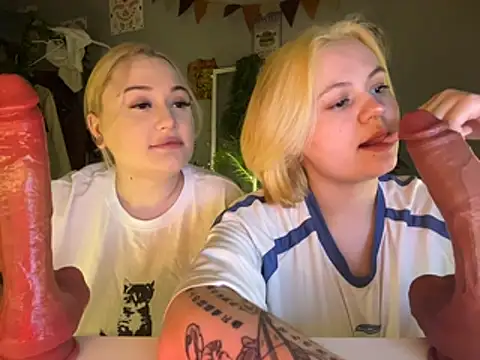 MoonIvy  online show from February 2026 06:16:01 PM