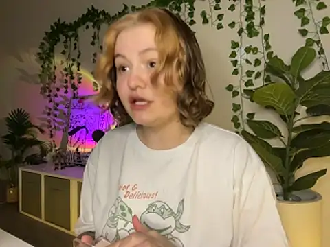 MoonIvy  online show from February 2026 06:19:01 PM