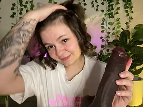 MoonIvy  online show from February 2026 06:37:02 PM