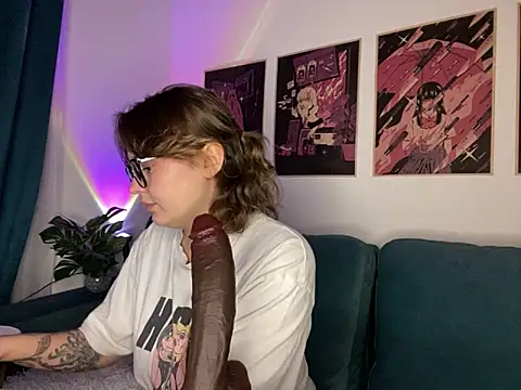 Snapshot of MoonIvy_ chatting on September 2025 05:13:01 PM MoonIvy online show from September 2025 05:13:01 PM