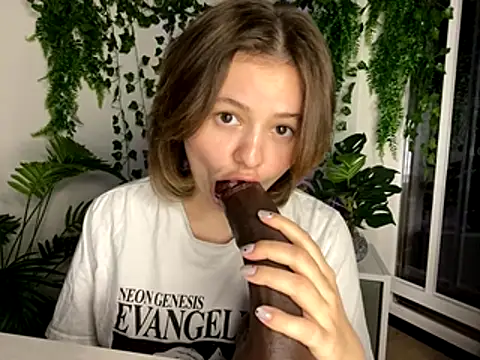 Snapshot of MoonIvy_ chatting on November 2025 05:18:01 PM MoonIvy online show from November 2025 05:18:01 PM