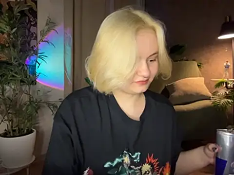 Snapshot of MoonIvy_ chatting on May 2026 07:16:01 PM MoonIvy online show from May 2026 07:16:01 PM