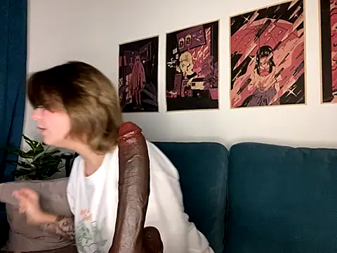 Snapshot of MoonIvy_ chatting on September 2025 05:08:01 PM MoonIvy online show from September 2025 05:08:01 PM