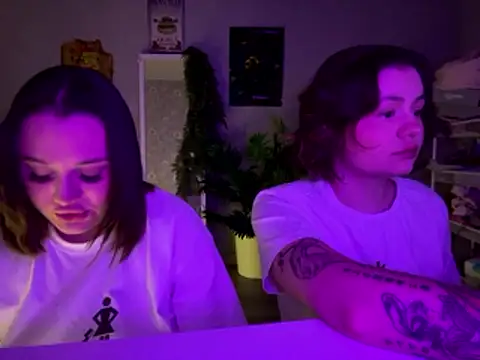 MoonIvy  online show from January 2026 06:04:01 PM